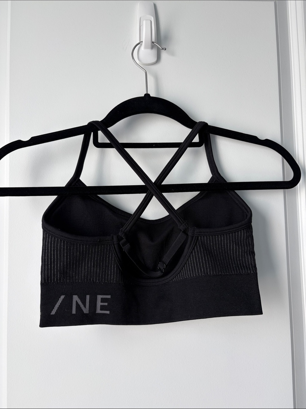 NWOT AERIE Offline Black Ribbed Criss Cross Sports Bra - Picture 3 of 4